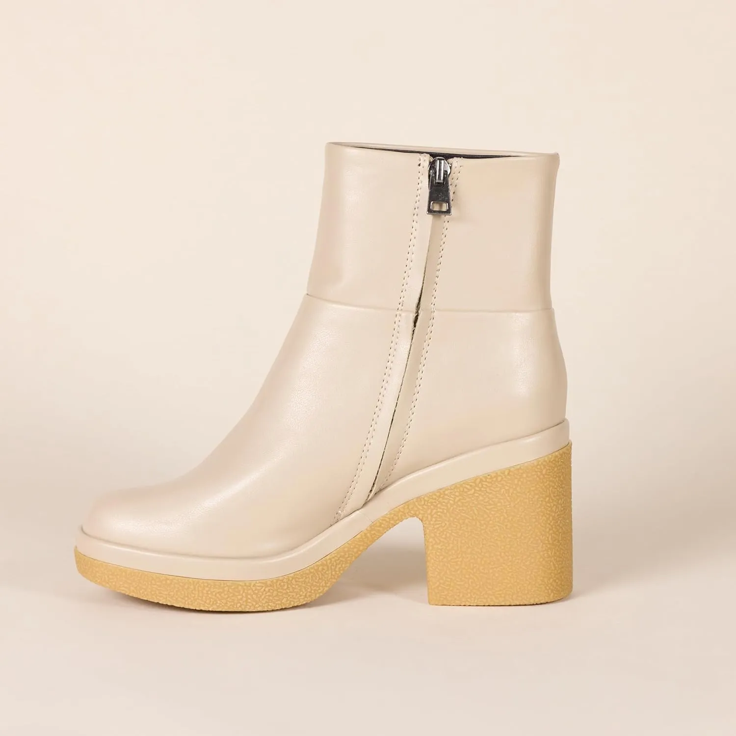 Amazon Essentials Women's Platform Ankle Bootie