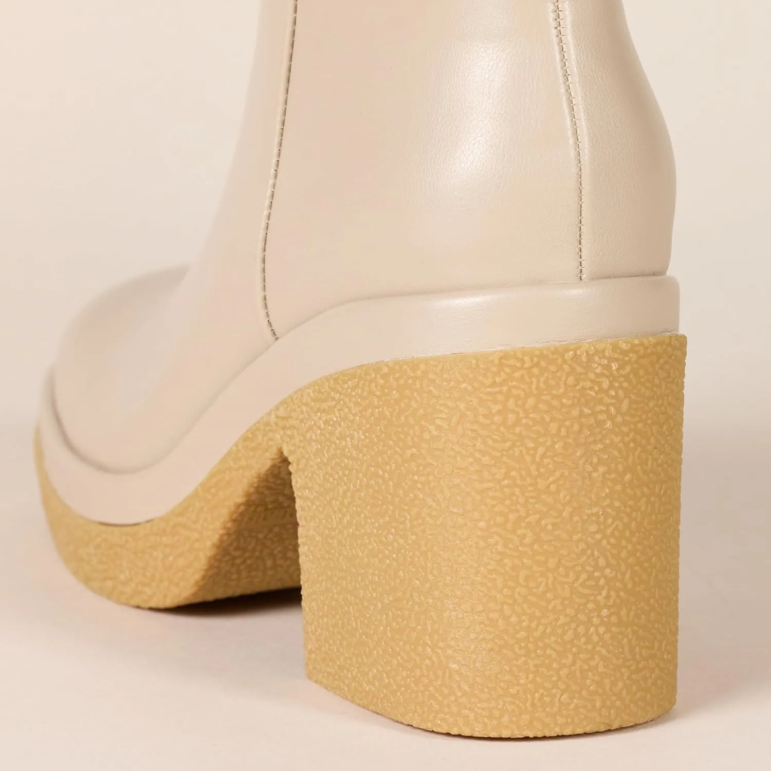 Amazon Essentials Women's Platform Ankle Bootie