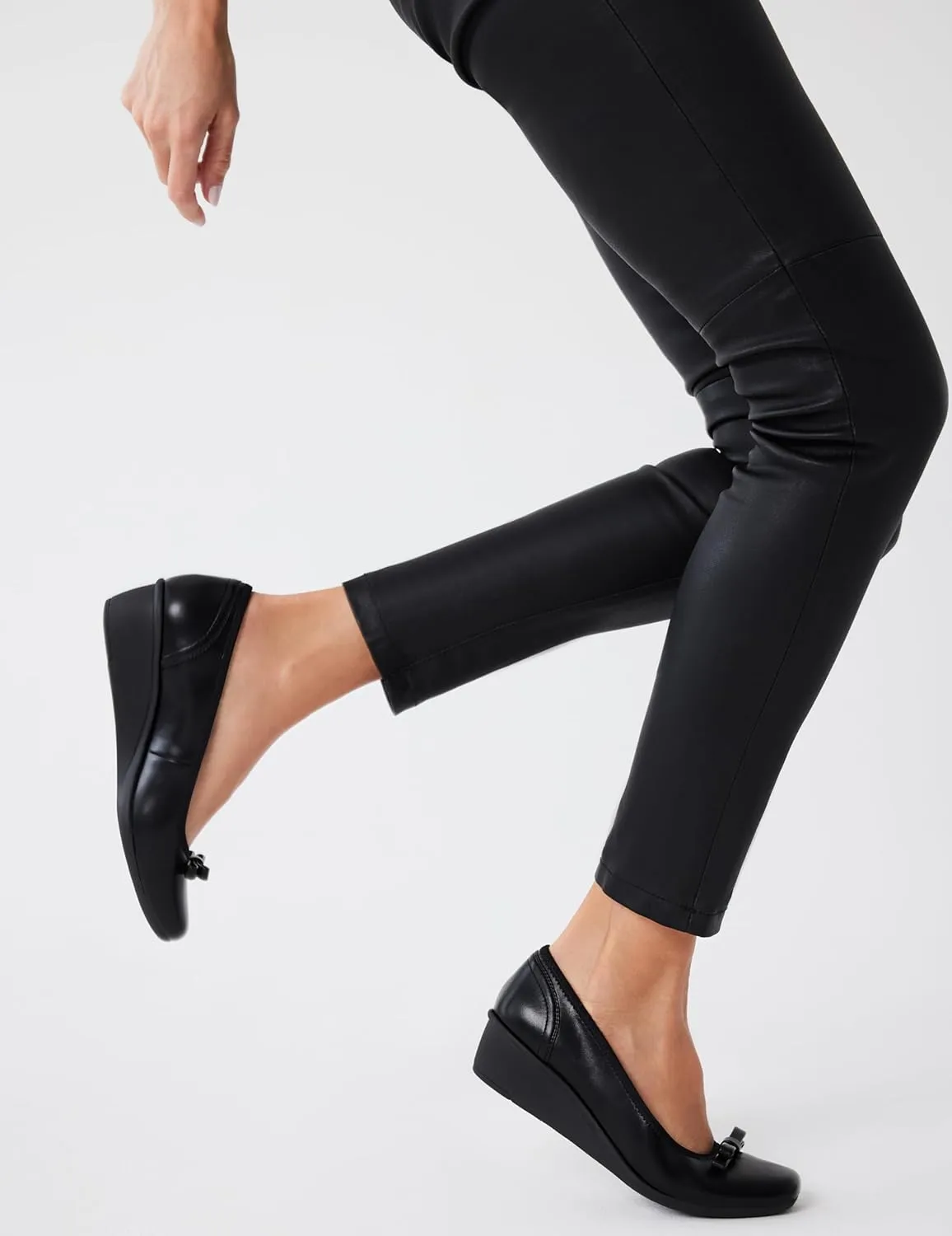 Anne Klein Women's Wales Pump