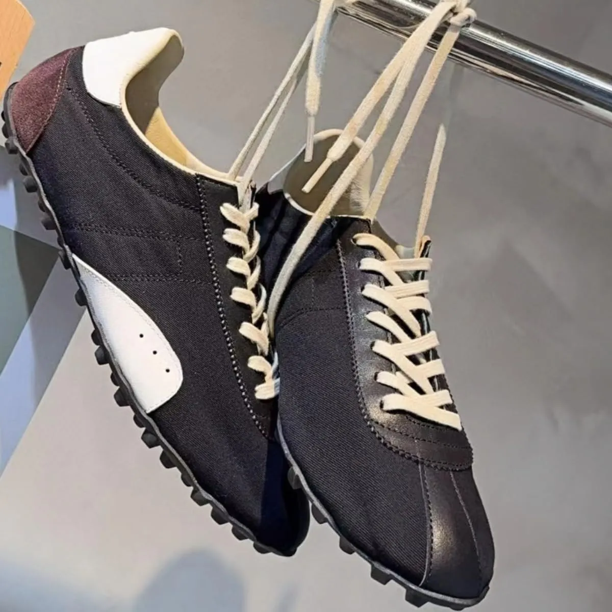 Classic Lace-up White Sneakers for Women Soft-Soled and Soft-surfaced Genuine Leather Flats Shoes Sporty Light Activities Casual Wear Office Work