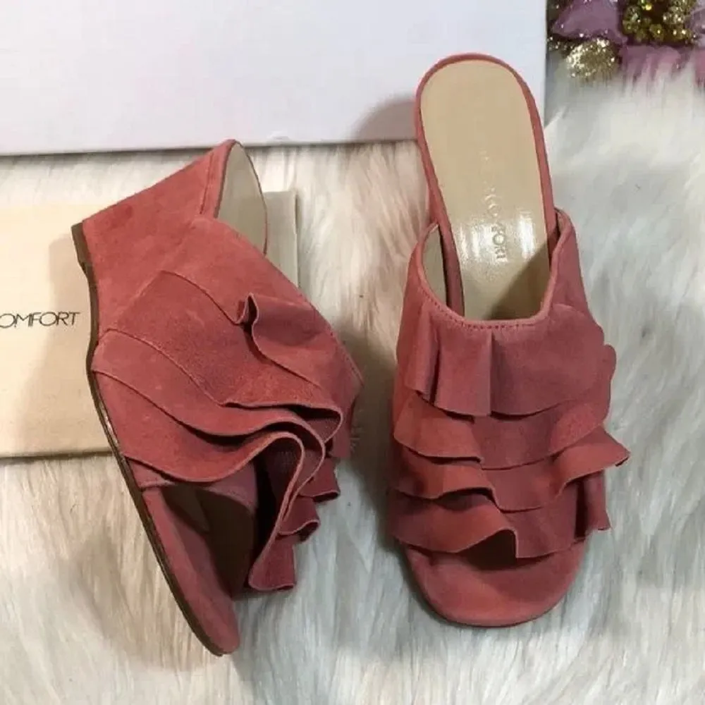 Creature of Comfort “Keira” Wedge Sandal 38.5