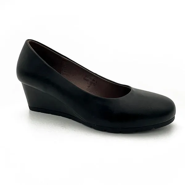 Elegant Comfort Closed Toe Wedge - 0059