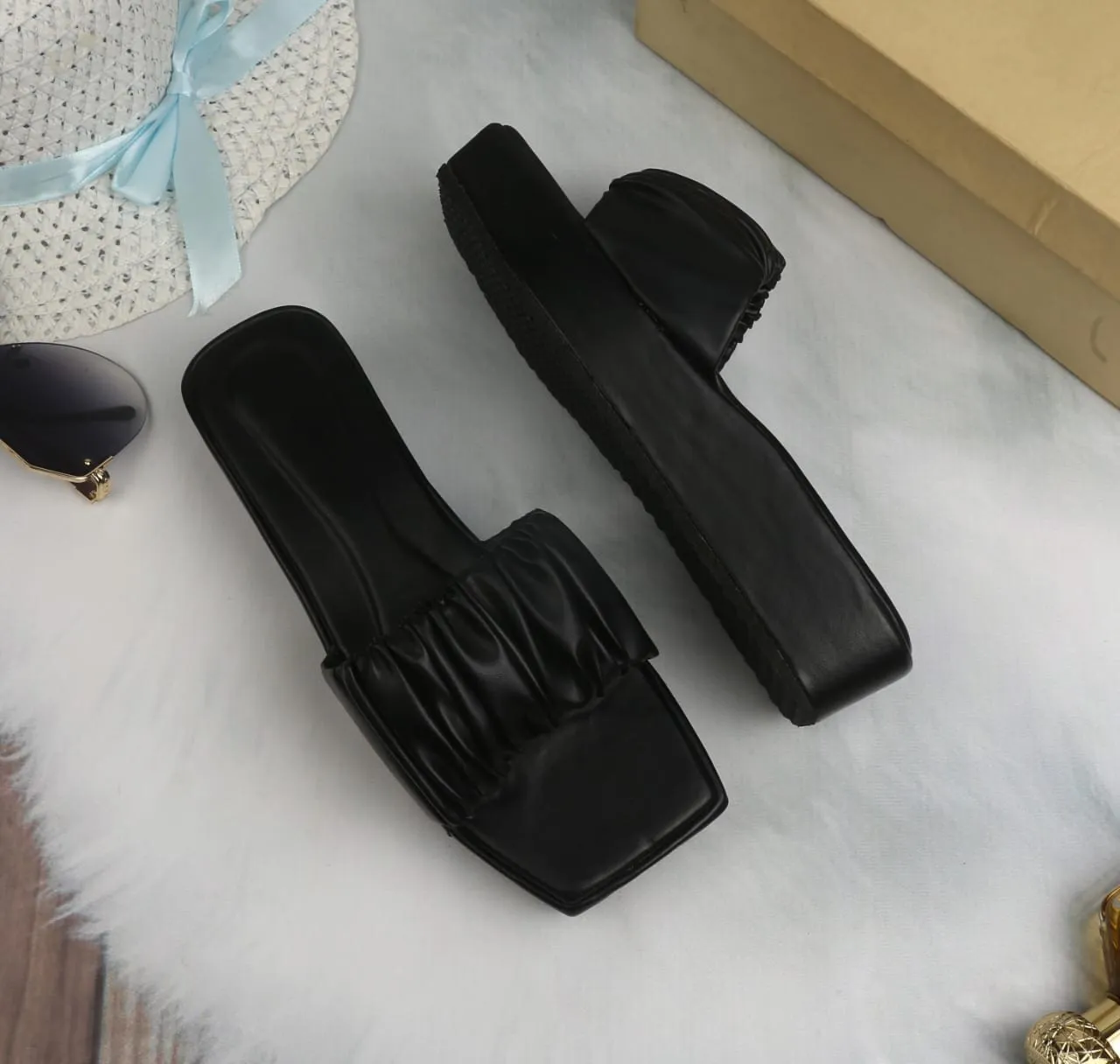 Frill Wedge