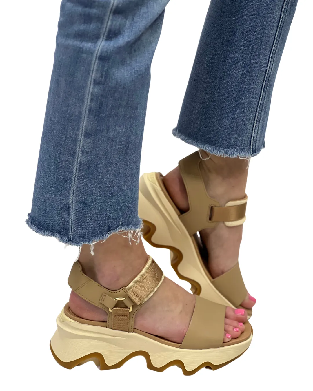 KINETIC IMPACT Y-STRAP HIGH WEDGE in Honest Beige   Honest White