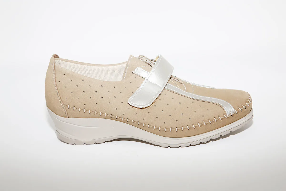 LEON D'ORO - 1039 MEDIUM WEDGE STRAP SHOE - TAUPE