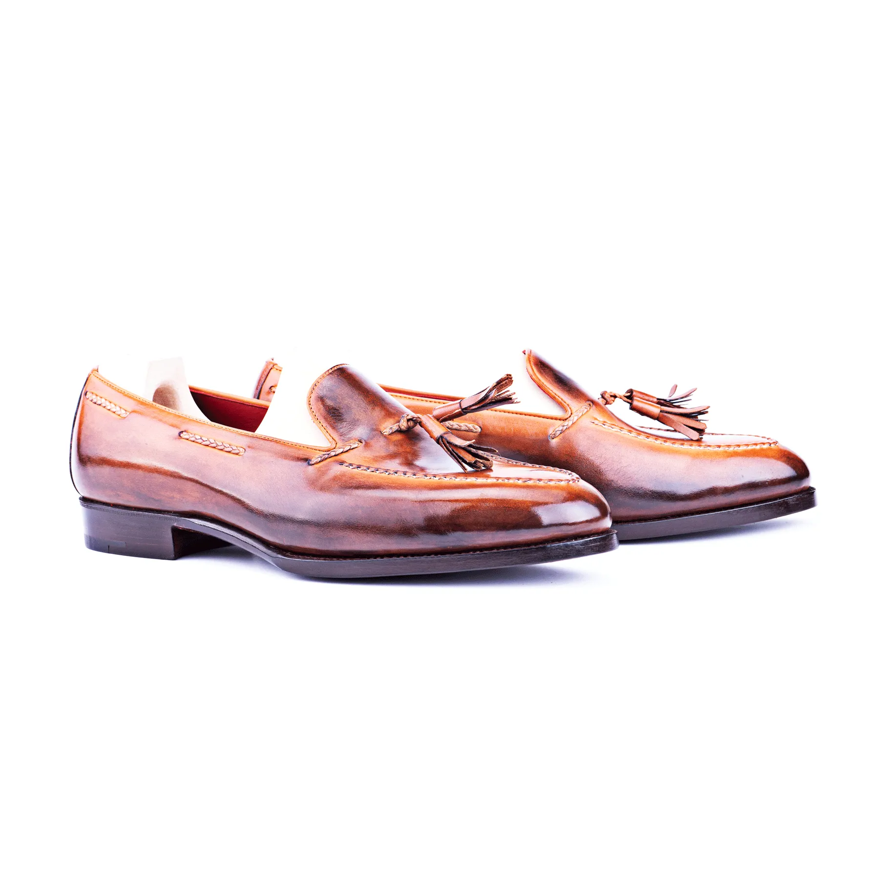 Loafer with hand stitched apron and tassels, no split toe