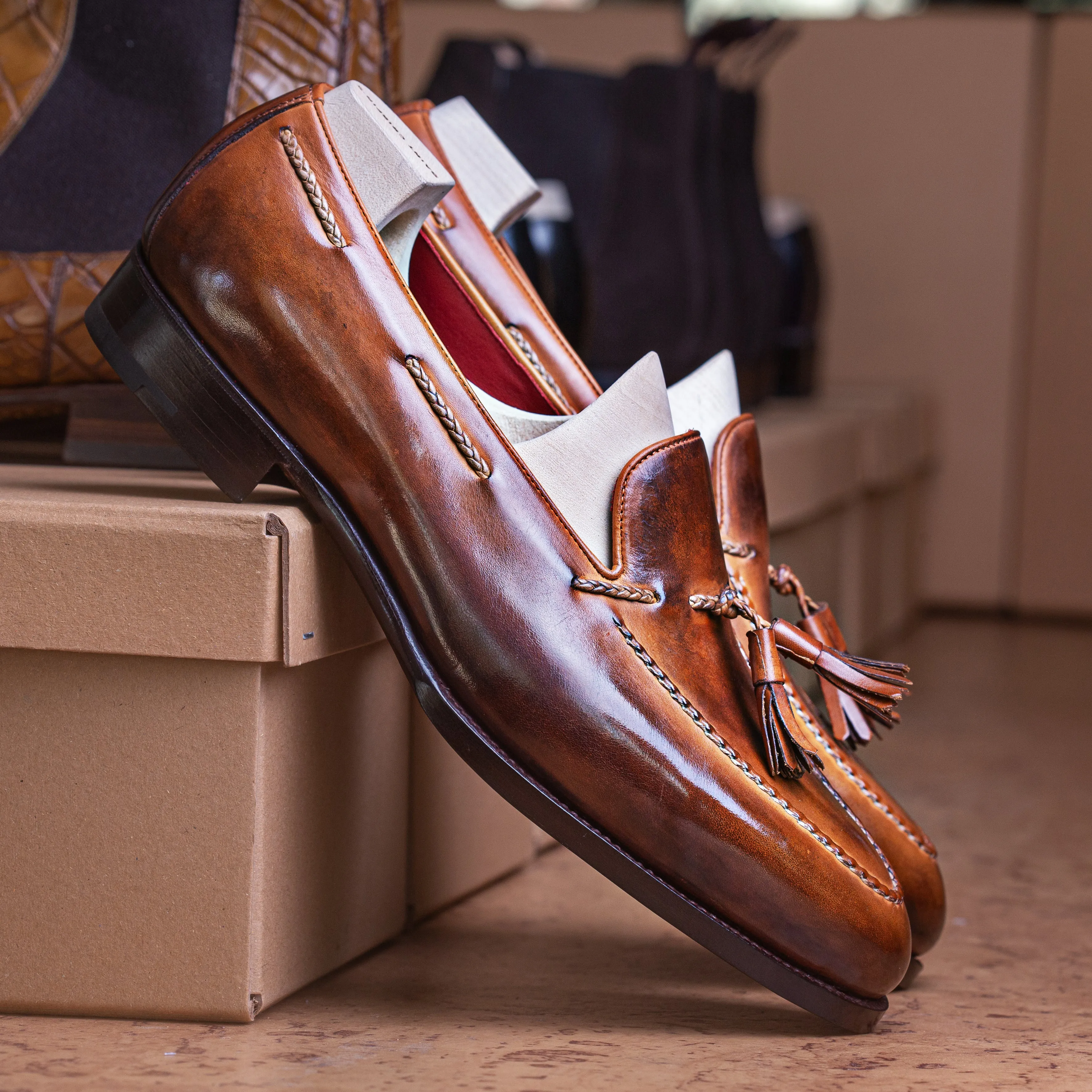 Loafer with hand stitched apron and tassels, no split toe