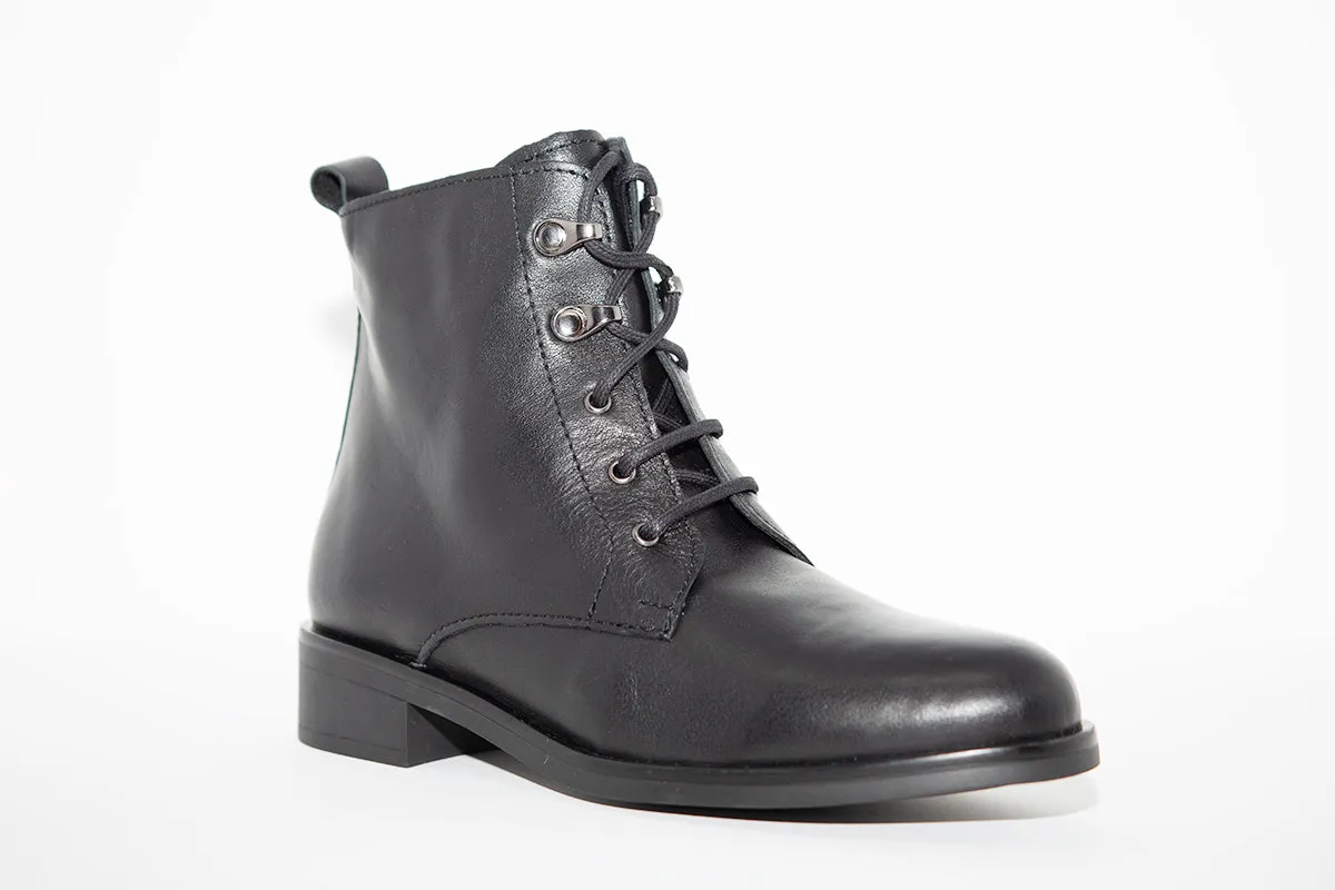 MARIA JAEN - 1007N FLAT LACED ANKLE BOOT - BLACK LEATHER