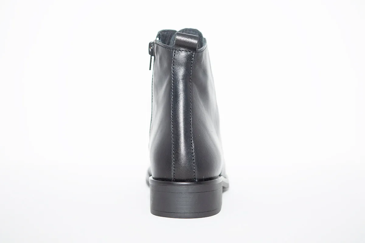 MARIA JAEN - 1007N FLAT LACED ANKLE BOOT - BLACK LEATHER