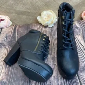 Material Girl Black Rheta Ankle Boots 9.5M