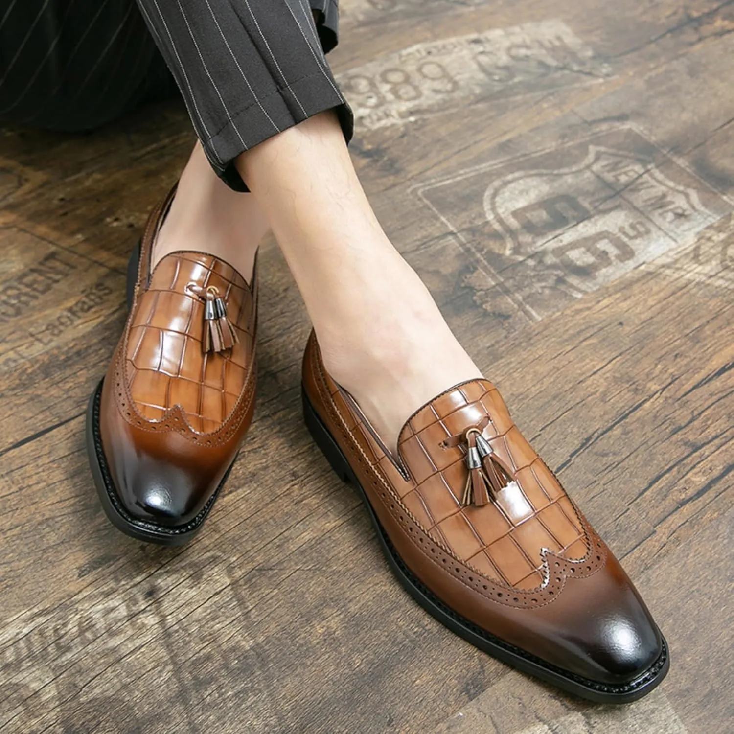 Men Loafer Dress Shoes Multicolor Brogues with Tassels Patchwork Two Tone Color Matching Punched Toe
