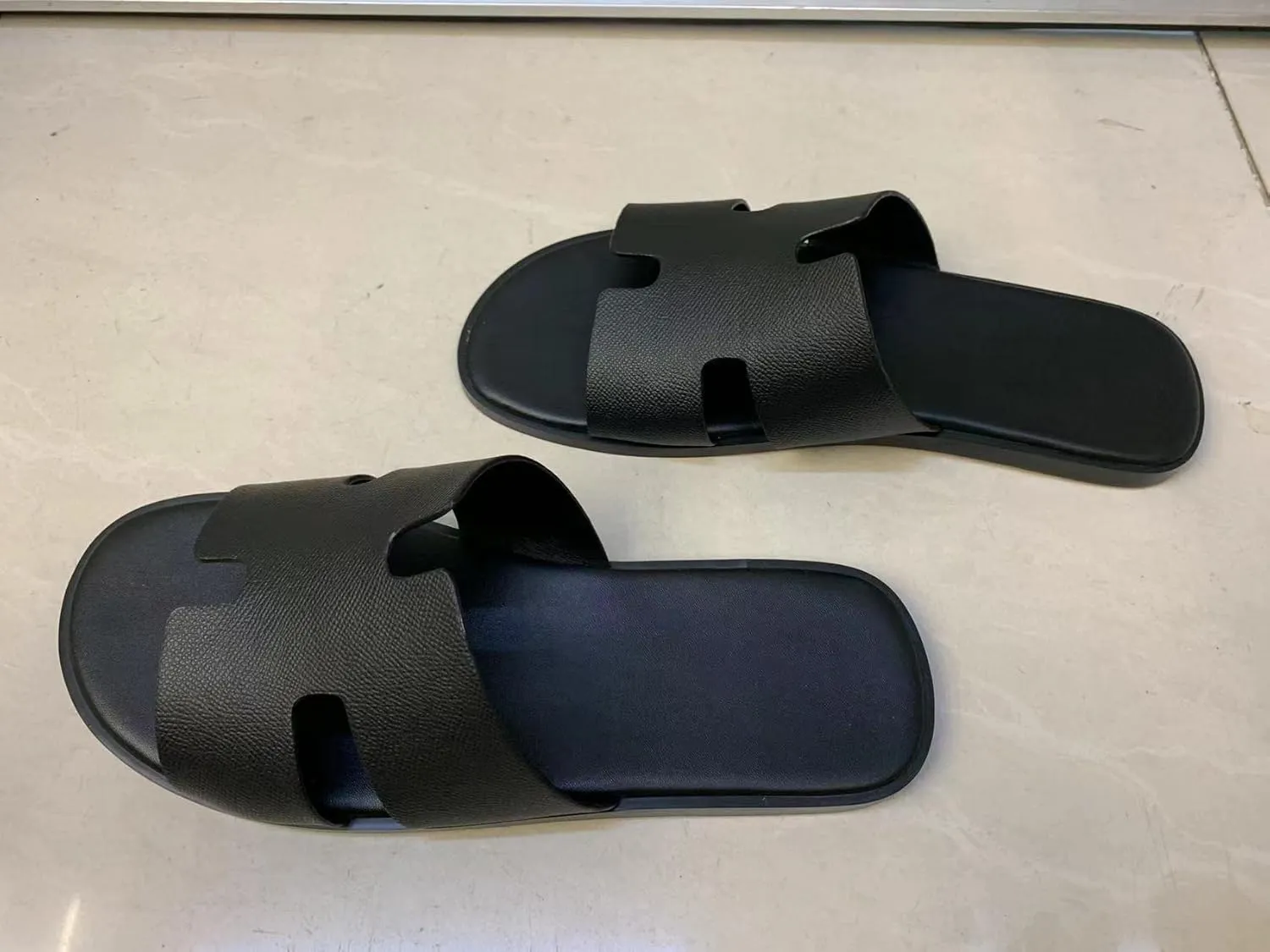 Mengchengying Mens Casual Comfortable Lightweight Fashion Genuine Leather Slip Slide Indoor and Outdoor Open Sandal Anti Slip Cushion Support
