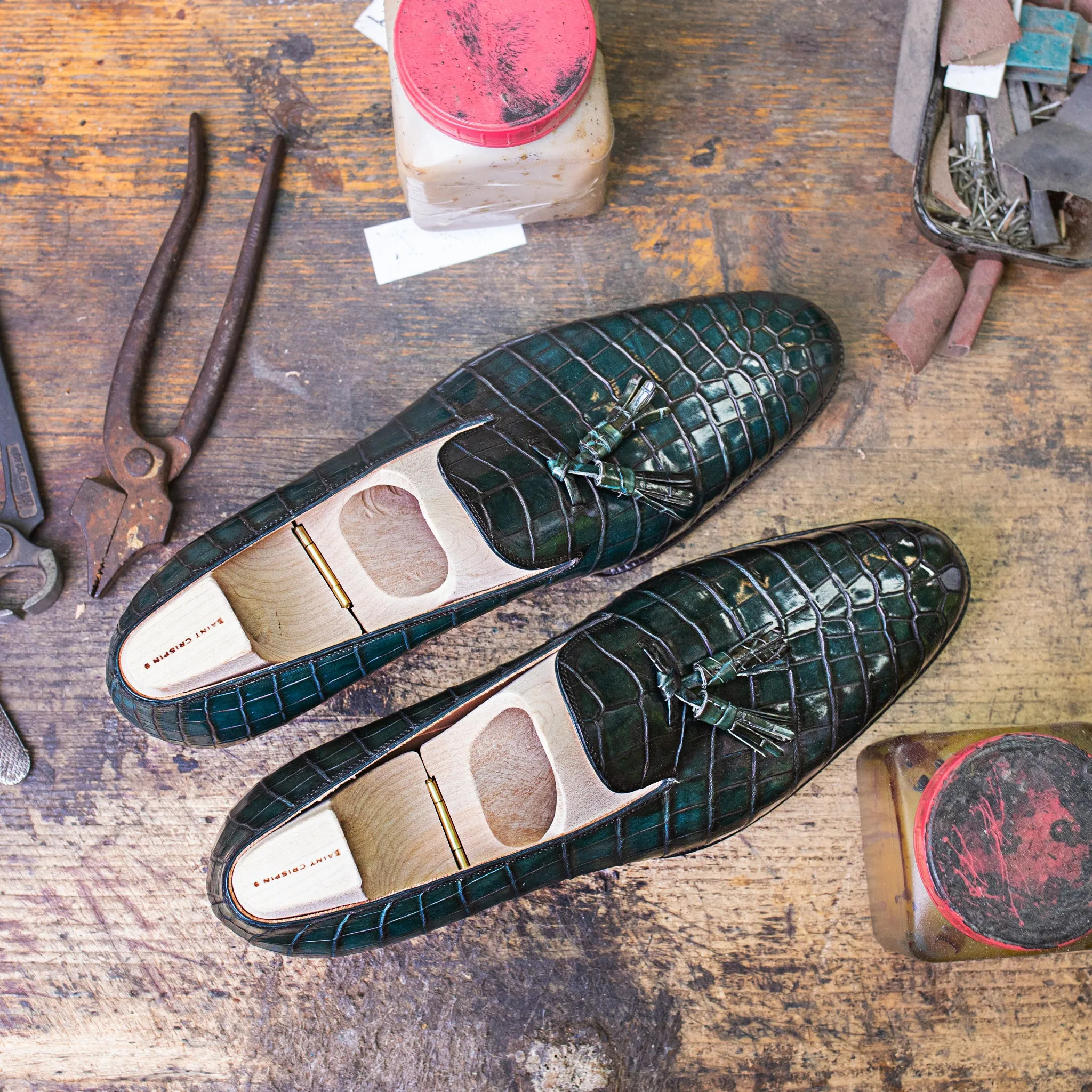 Plain loafer with tassels