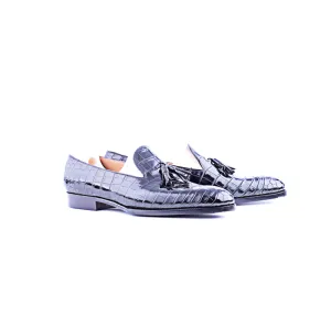 Plain loafer with tassels