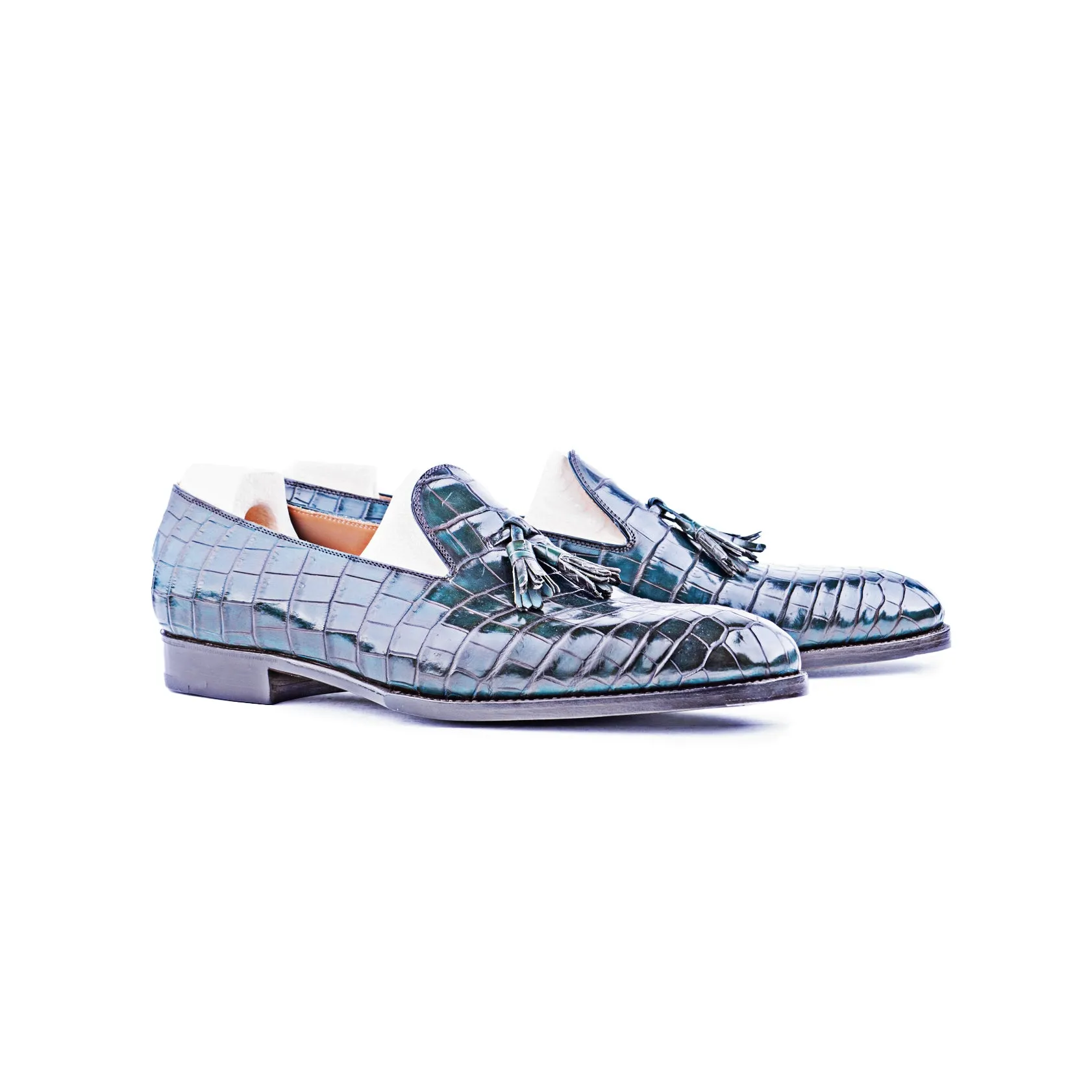 Plain loafer with tassels