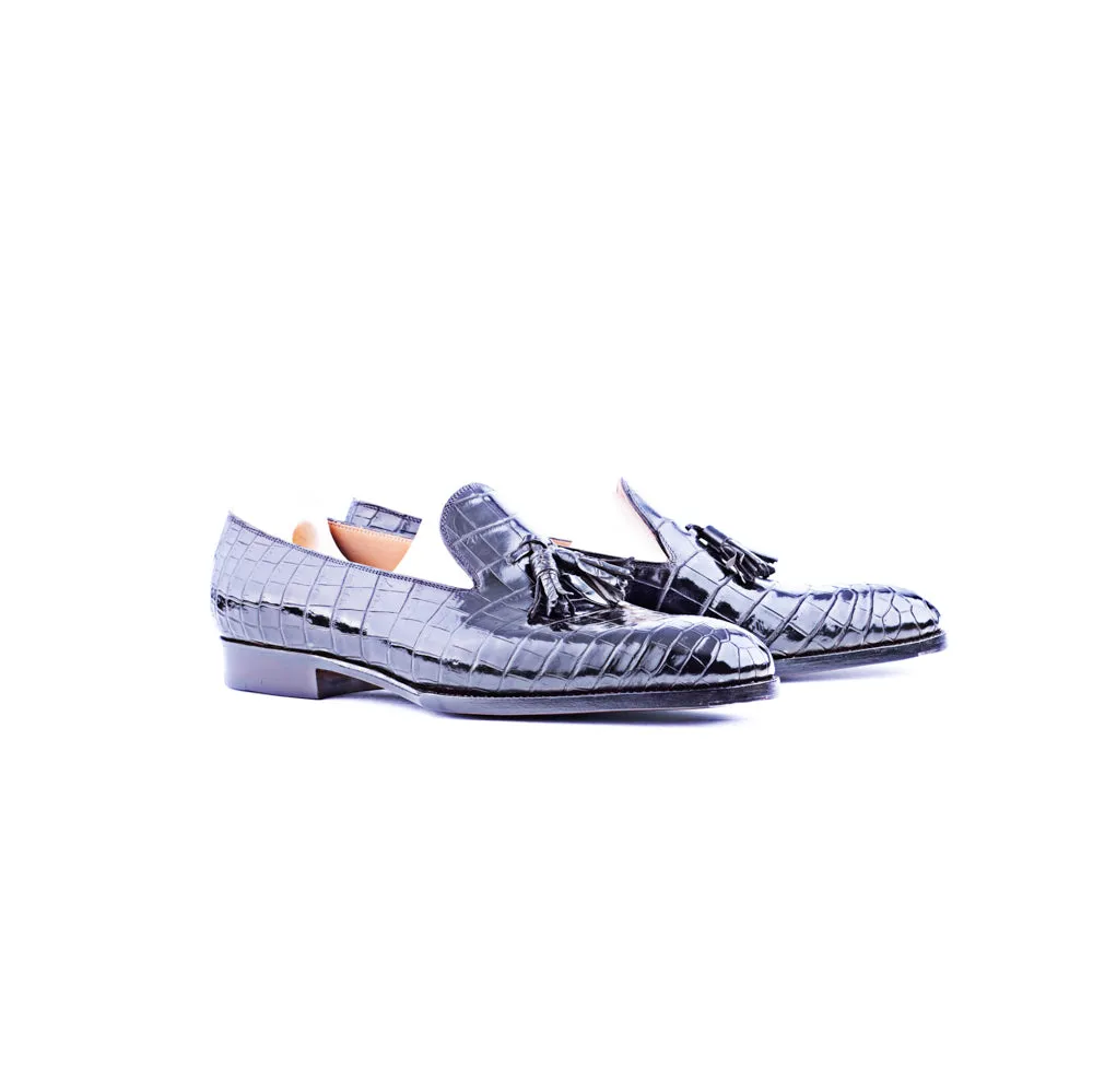 Plain loafer with tassels