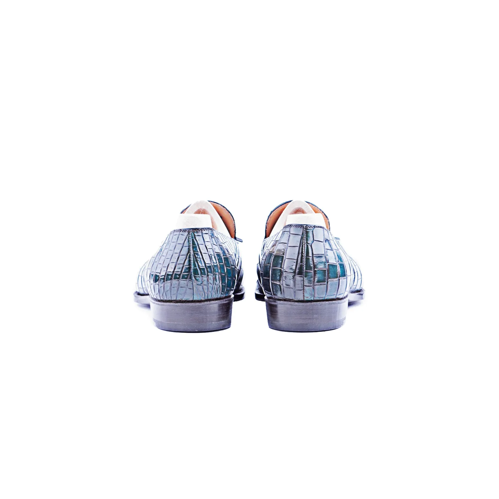 Plain loafer with tassels