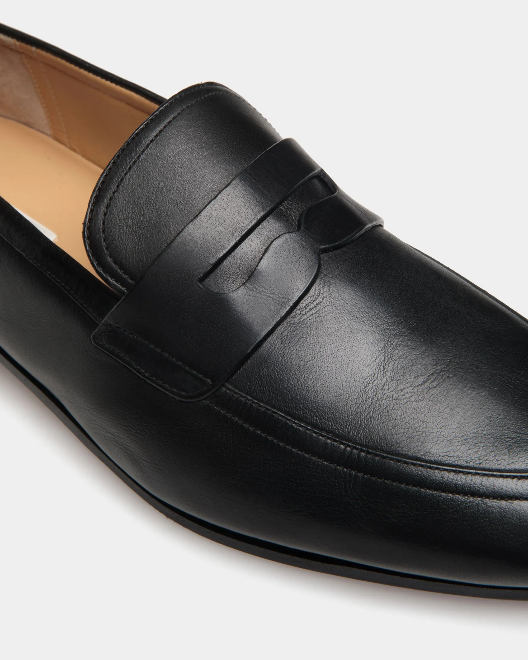 Plume Loafer in Black Leather