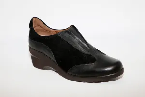 SOFTWAVES - 4.81.02 MEDIUM WEDGE SLIP-ON SHOE - BLACK