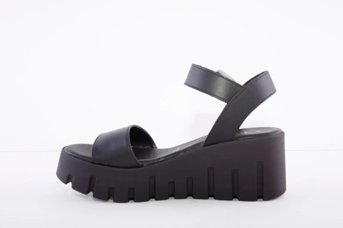 TAMARIS - PLATFORM WEDGE SANDAL - BLACK