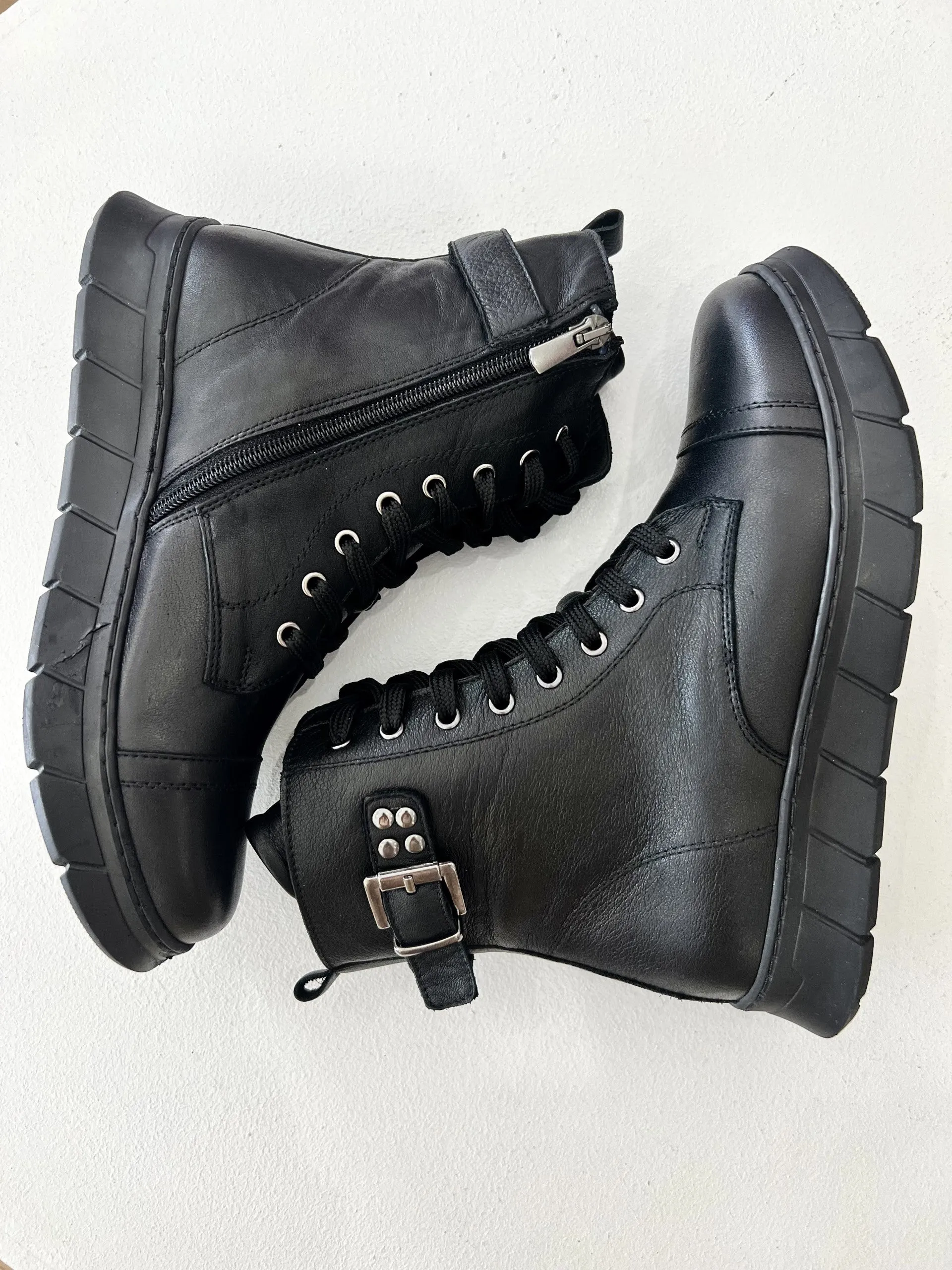 UPLIFT LEATHER BOOT || BLACK
