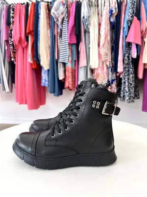 UPLIFT LEATHER BOOT || BLACK