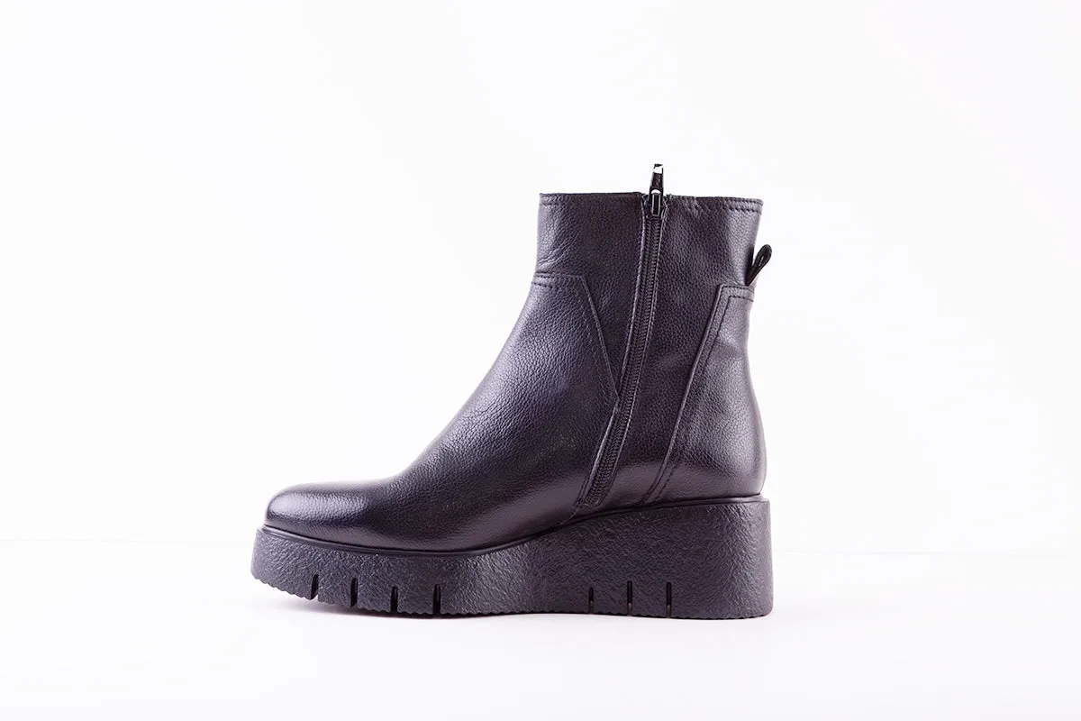 WONDERS E-6243  MEDIUM WEDGE ANKLE BOOT - BLACK LEATHER
