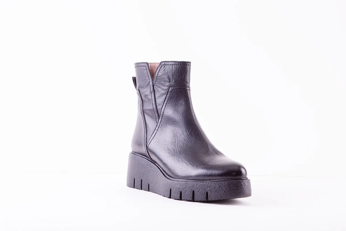 WONDERS E-6243  MEDIUM WEDGE ANKLE BOOT - BLACK LEATHER